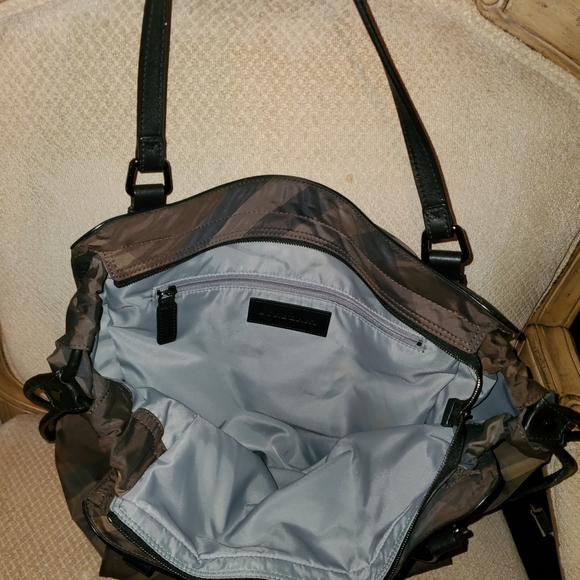 Burberry Tote - Picture 2 of 3